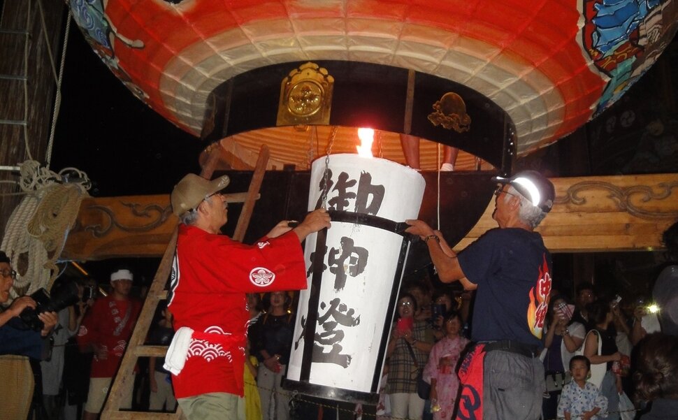 愛知県西尾市で開催される三河一色大提灯まつり